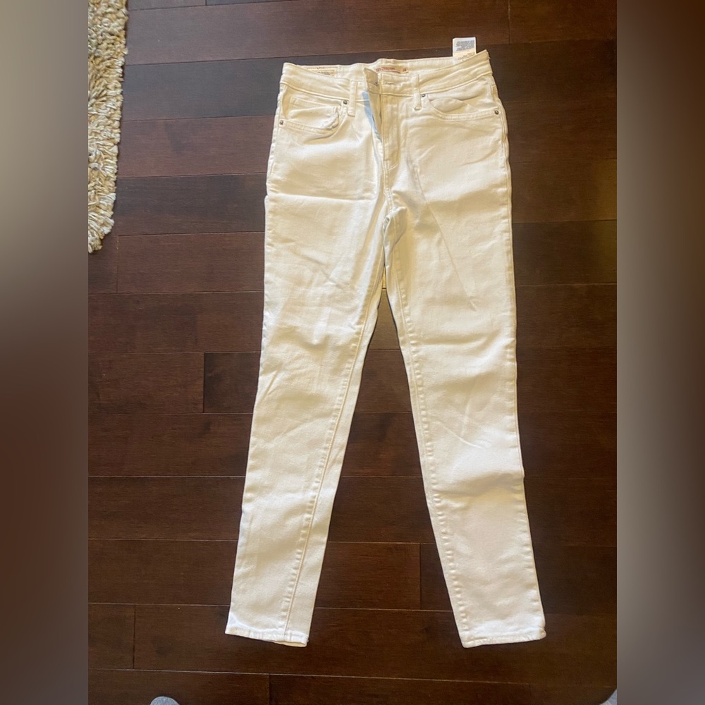 Levi’s white jeans